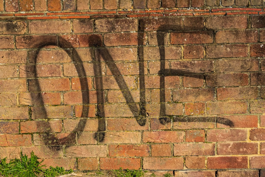 a letter "one" written on the wall